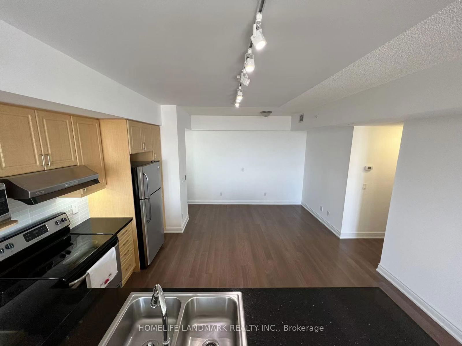 89 South Town Center Blvd, unit 1005 for rent - image #6