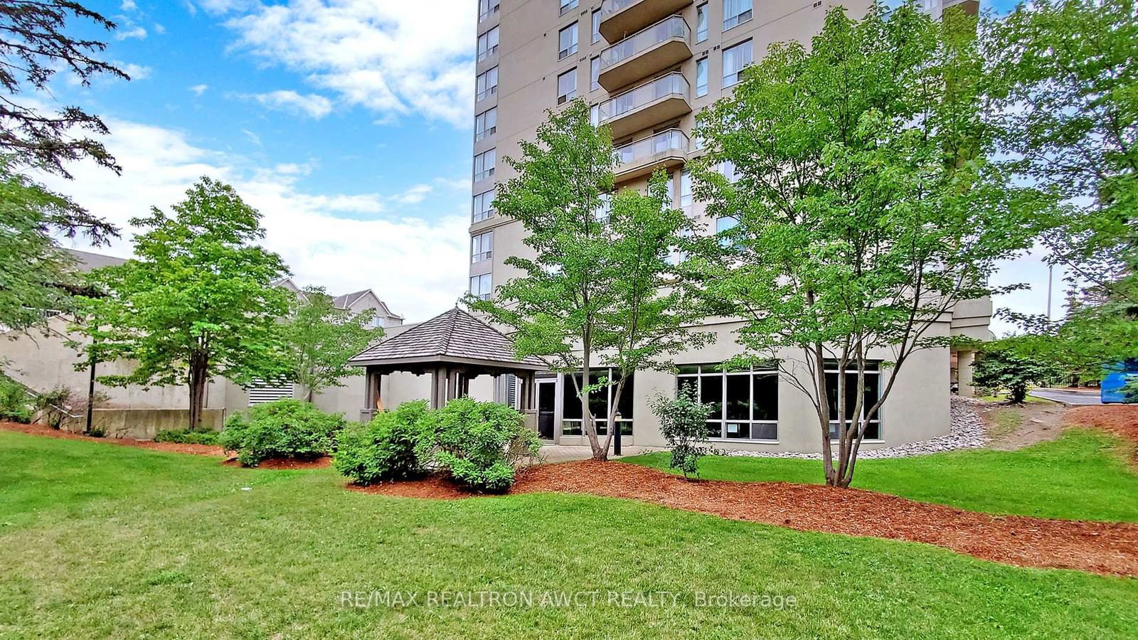 399 South Park Rd, unit 205 for sale - image #34