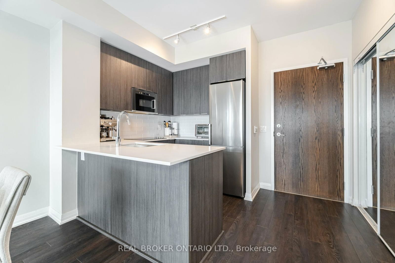 99 Eagle Rock Way, unit 611 for sale - image #9