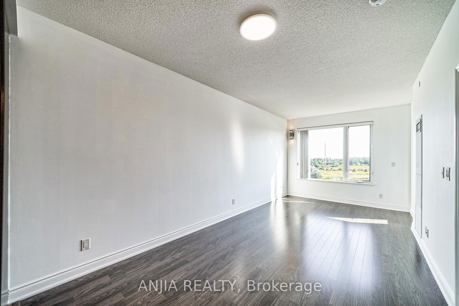 325 South Park Rd, unit 609 for sale - image #16