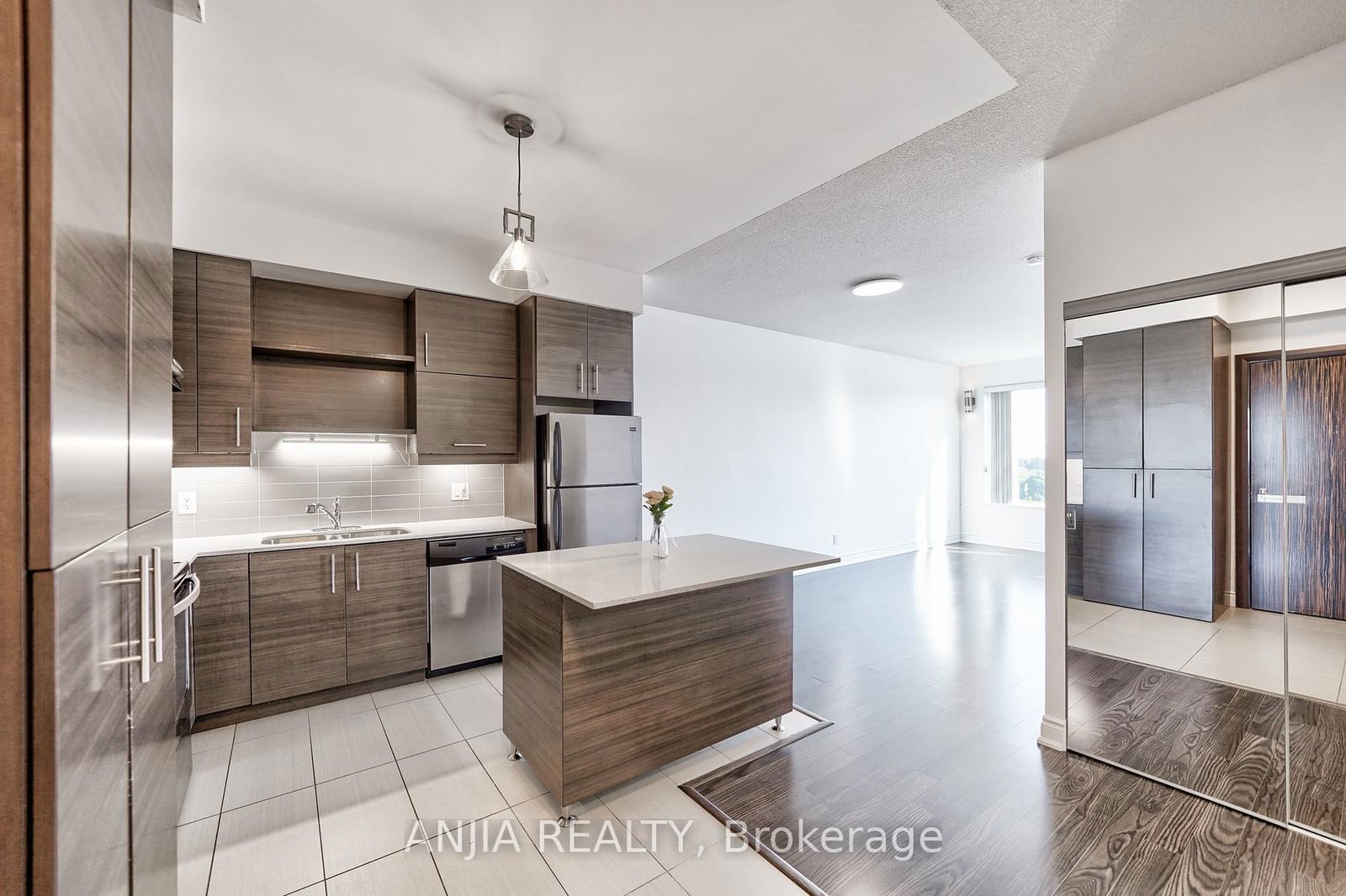 325 South Park Rd, unit 609 for sale - image #8