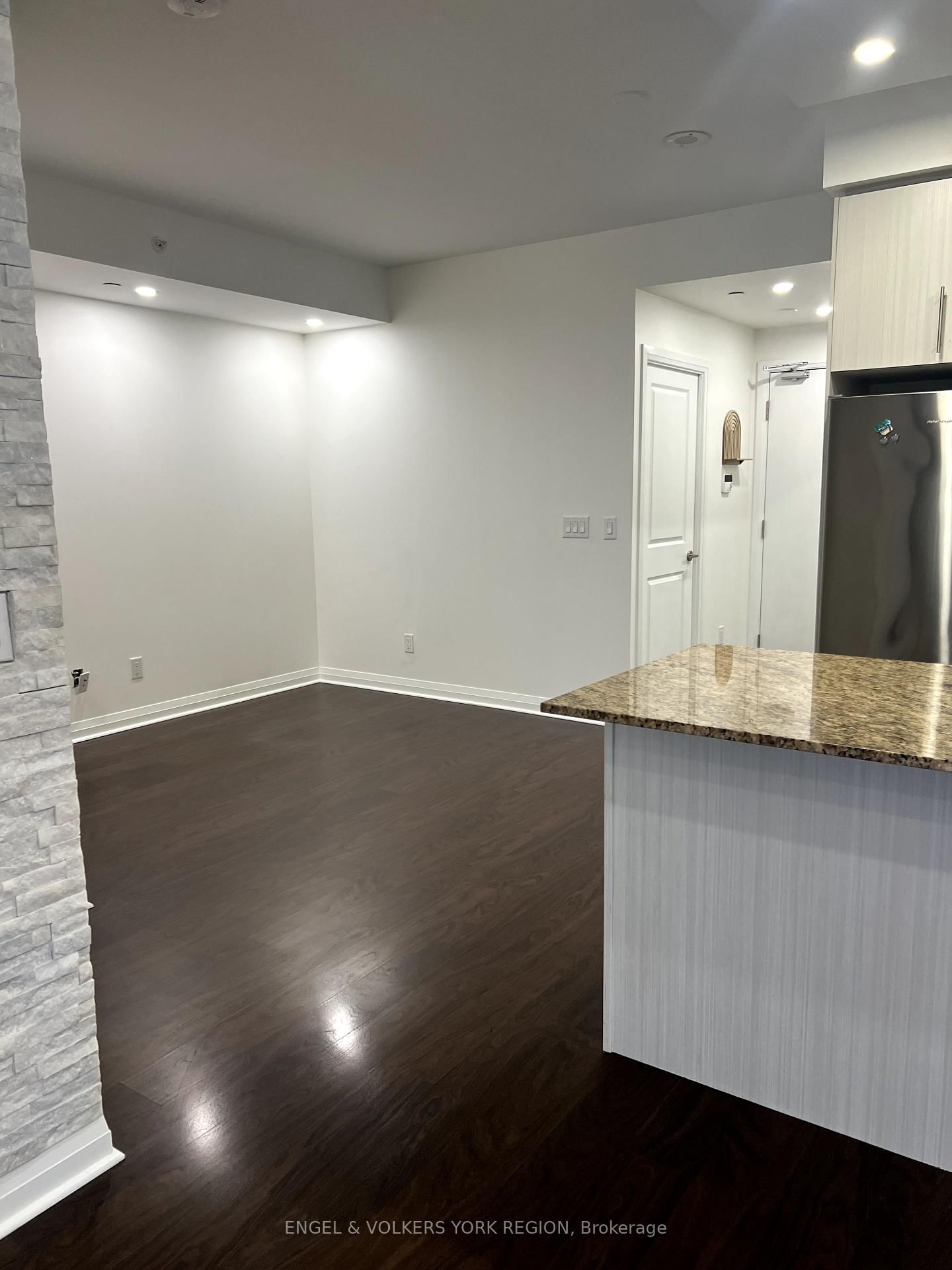 55 Oneida Cres, unit 307 for rent - image #14