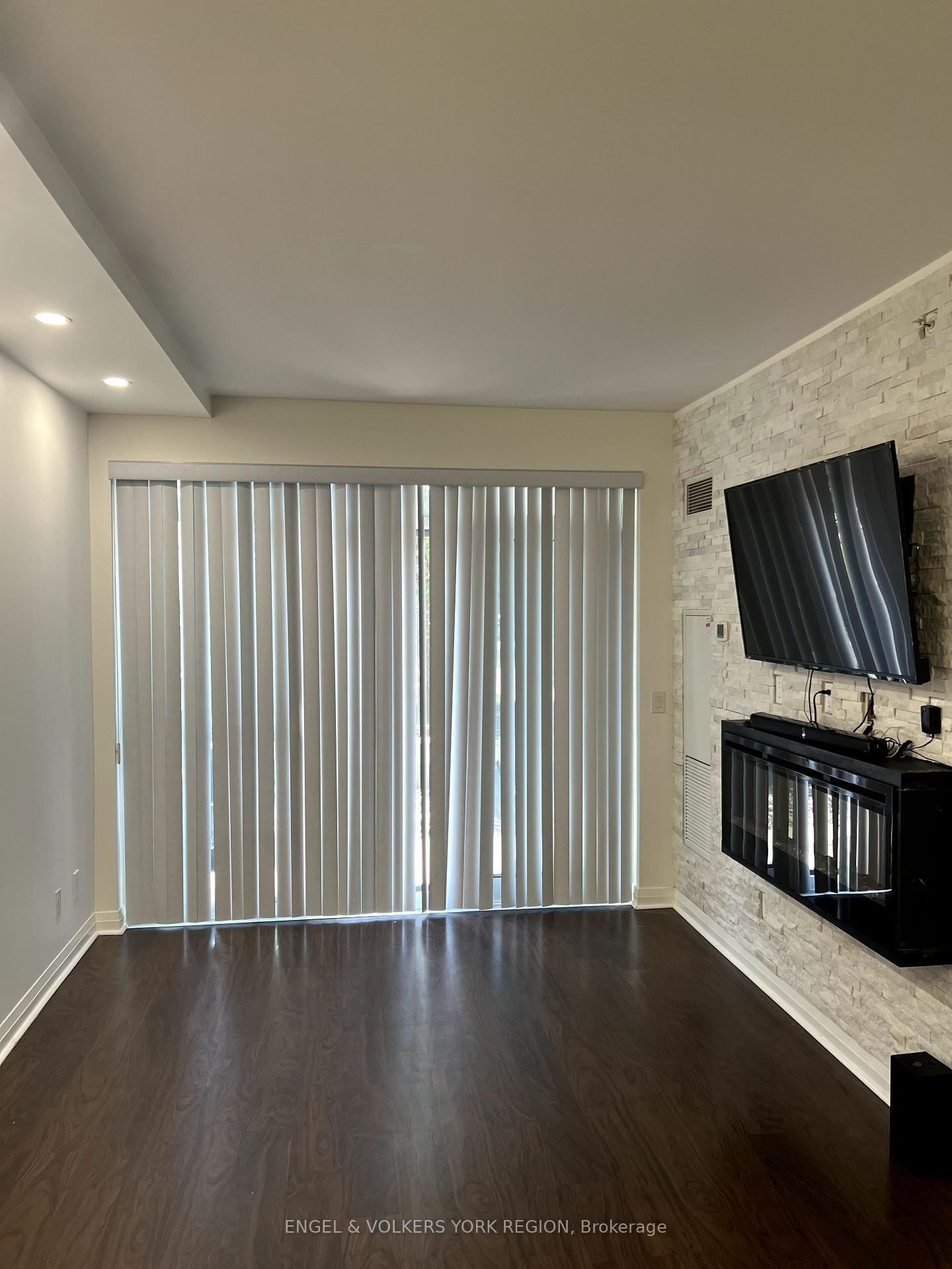 55 Oneida Cres, unit 307 for rent - image #22