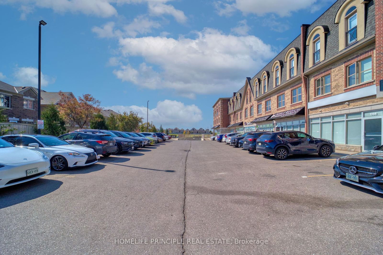 3905 Major Mackenzie Dr, unit 221 for sale - image #2