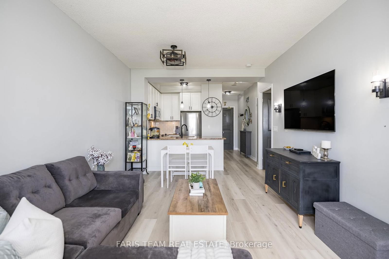 9235 Jane St, unit 701 for sale