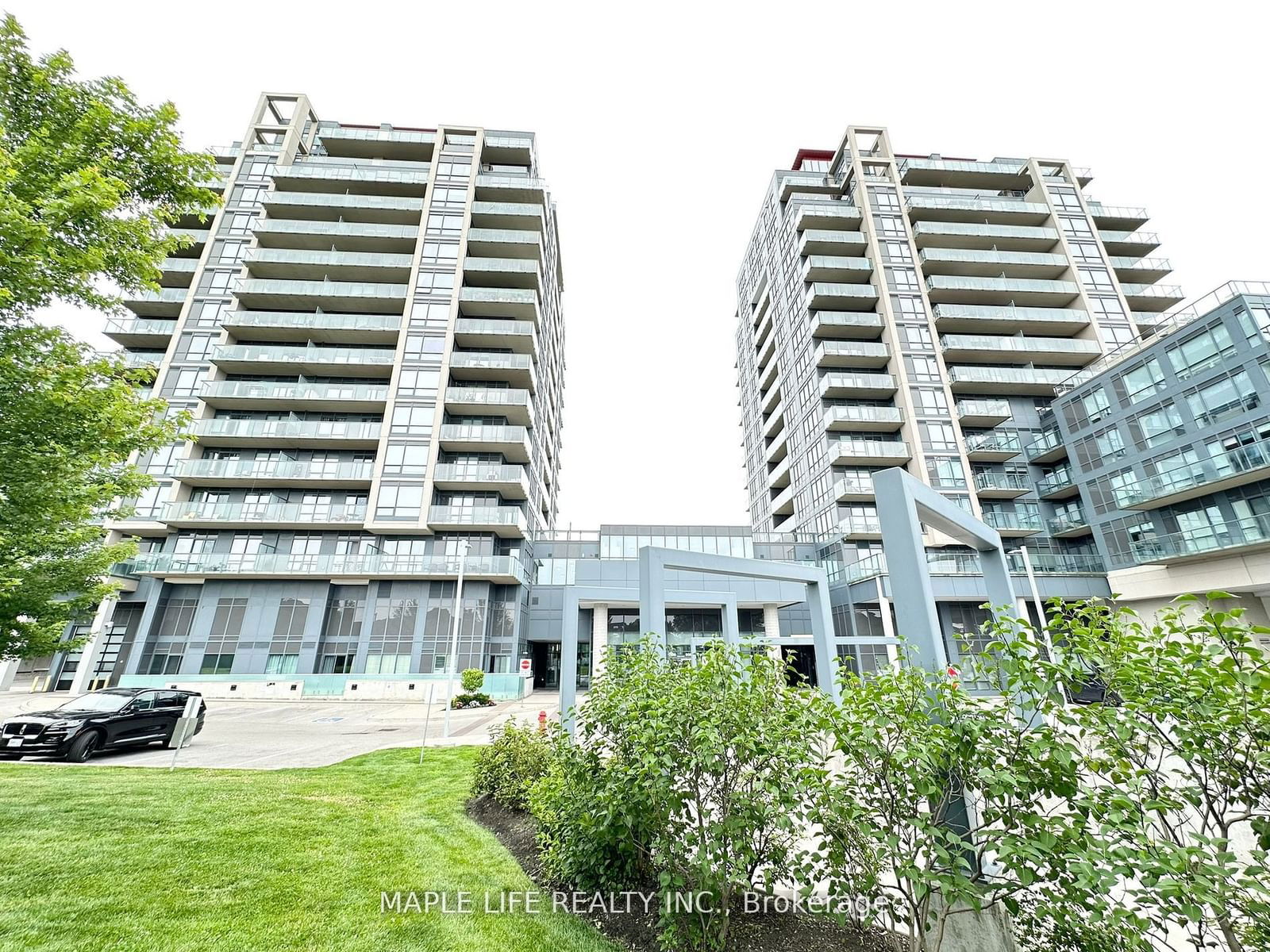 9090 Yonge St, unit 307 for sale - image #1