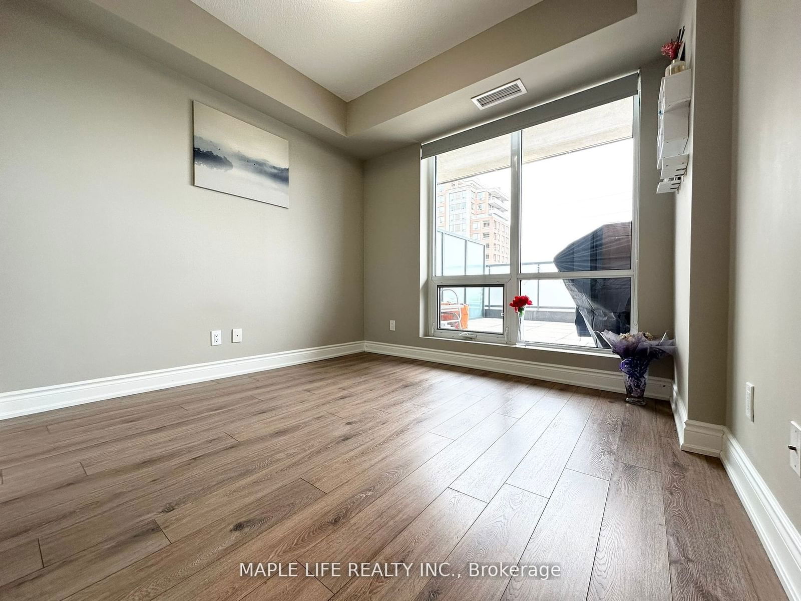 9090 Yonge St, unit 307 for sale