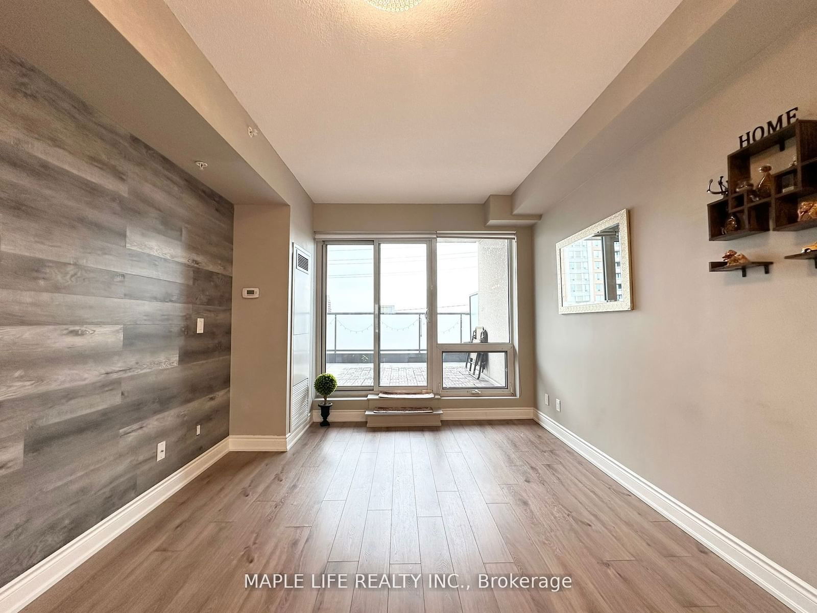 9090 Yonge St, unit 307 for sale