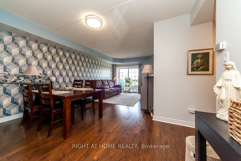 7428 Markham Rd, unit 301 for sale - image #4