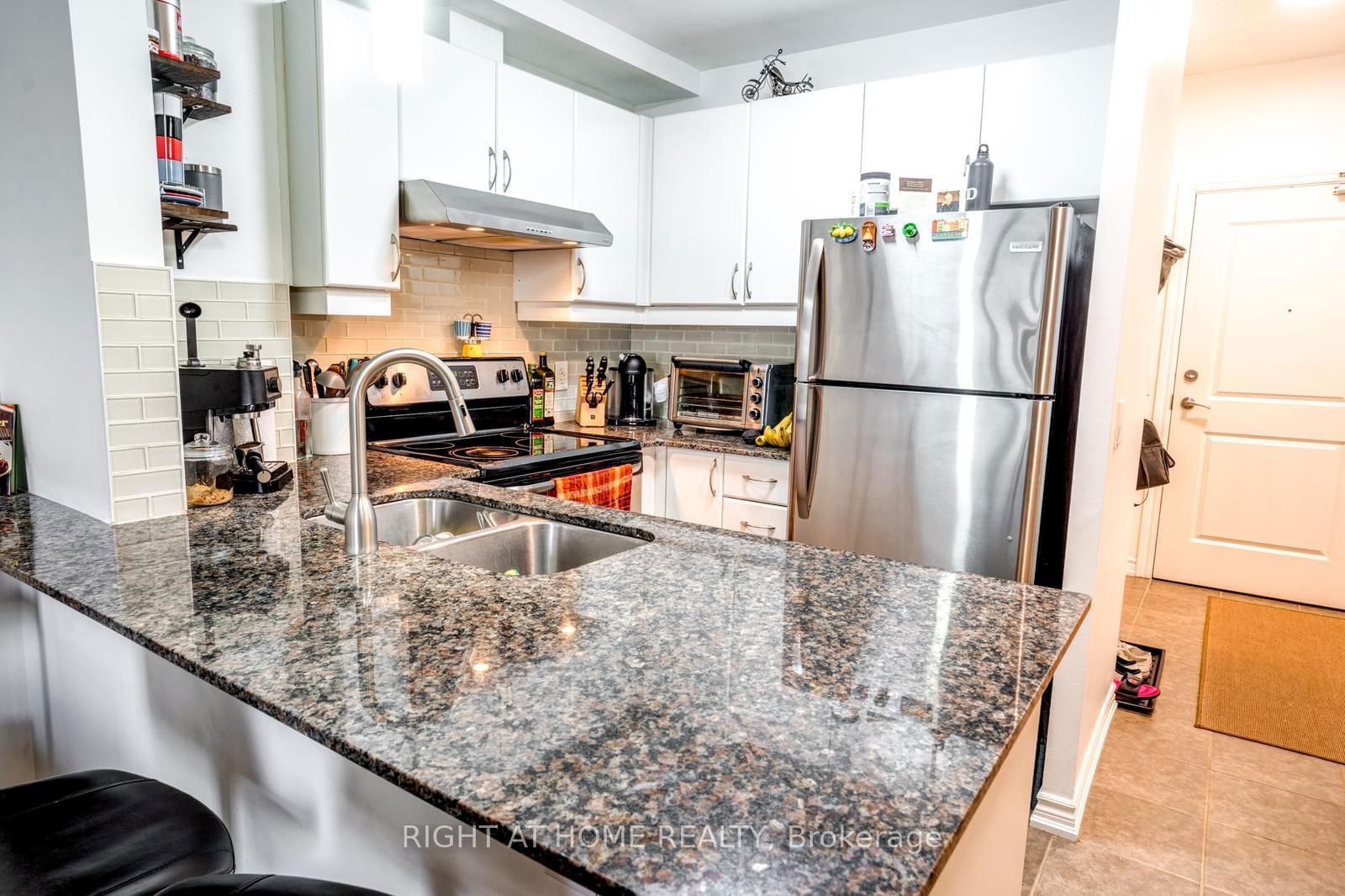 7730 kipling Ave, unit 810 for sale - image #9