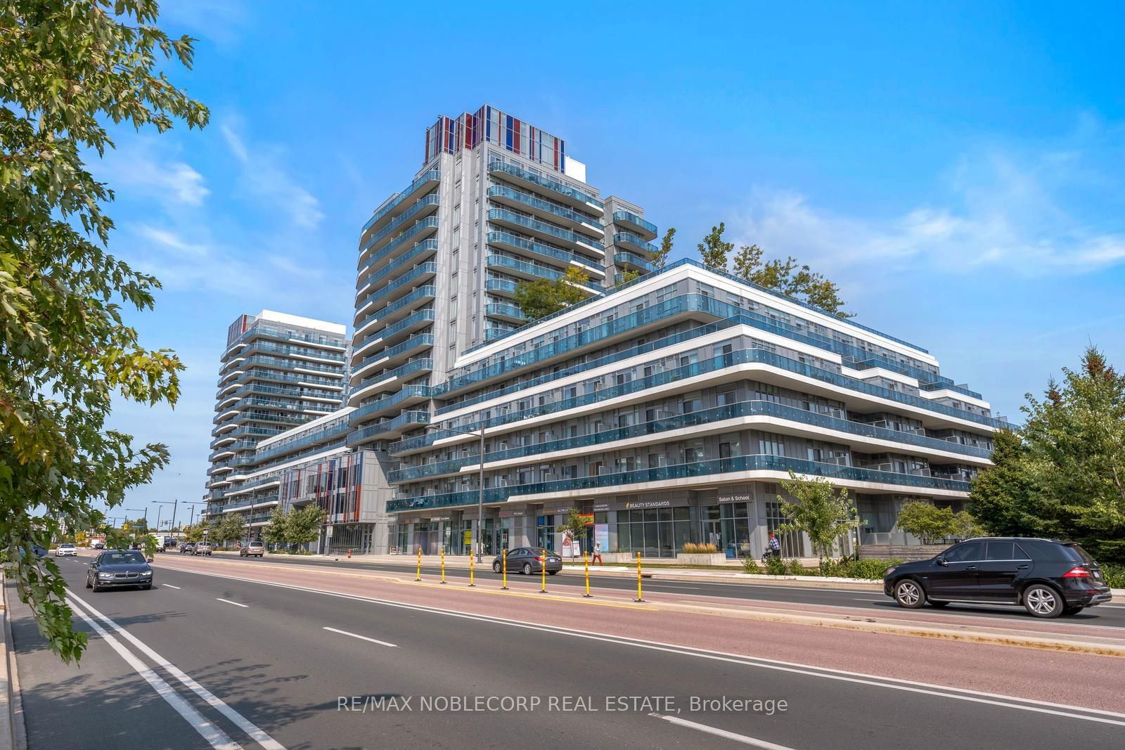 9471 Yonge St, unit 908 for sale