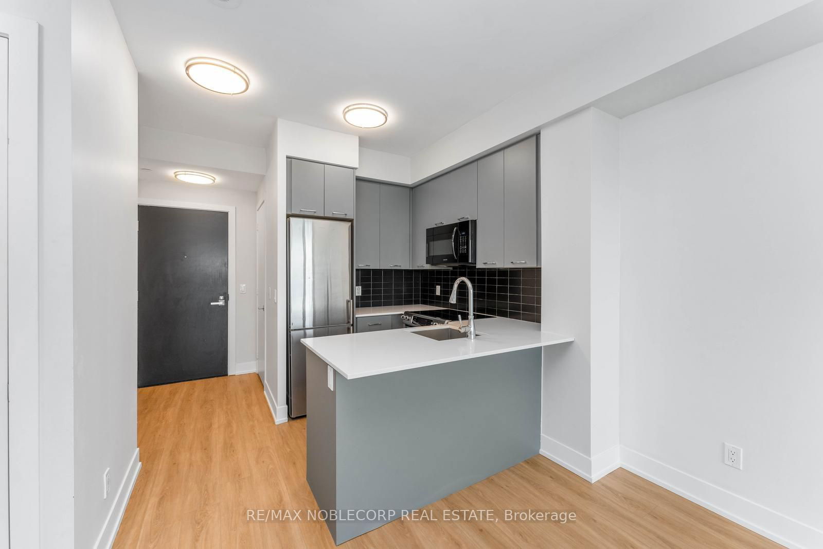 9471 Yonge St, unit 908 for sale - image #12