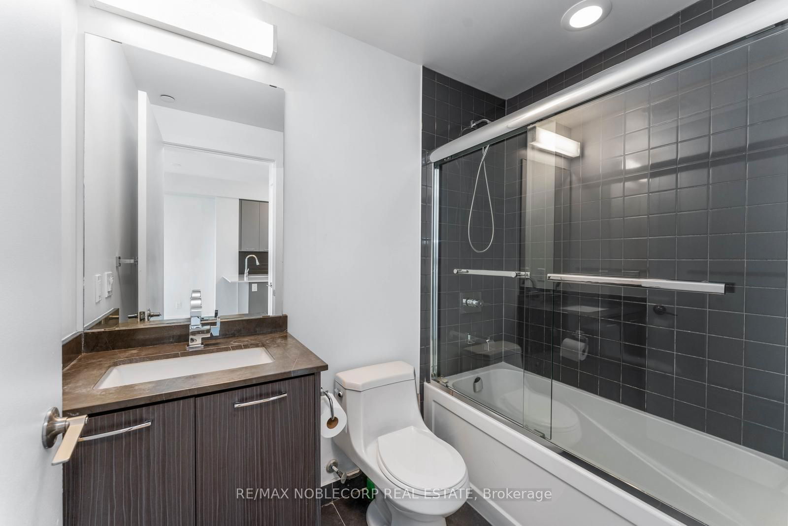 9471 Yonge St, unit 908 for sale - image #13