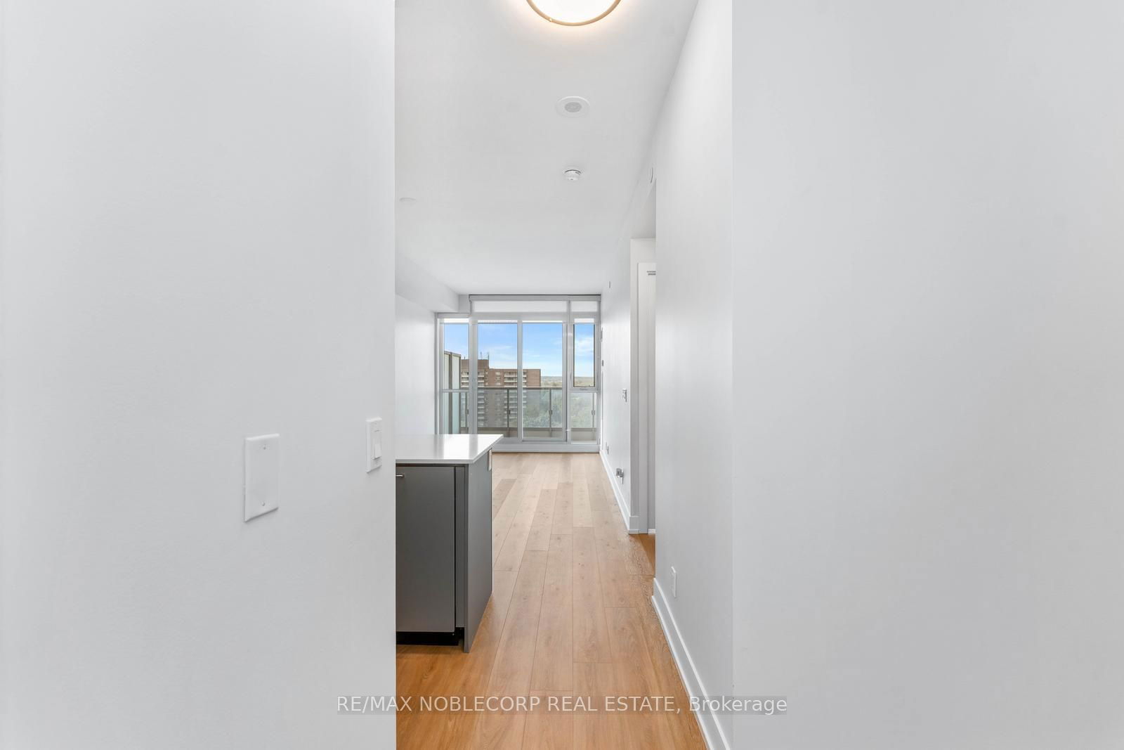 9471 Yonge St, unit 908 for sale - image #4