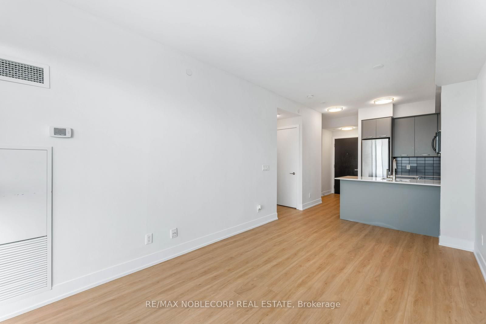 9471 Yonge St, unit 908 for sale