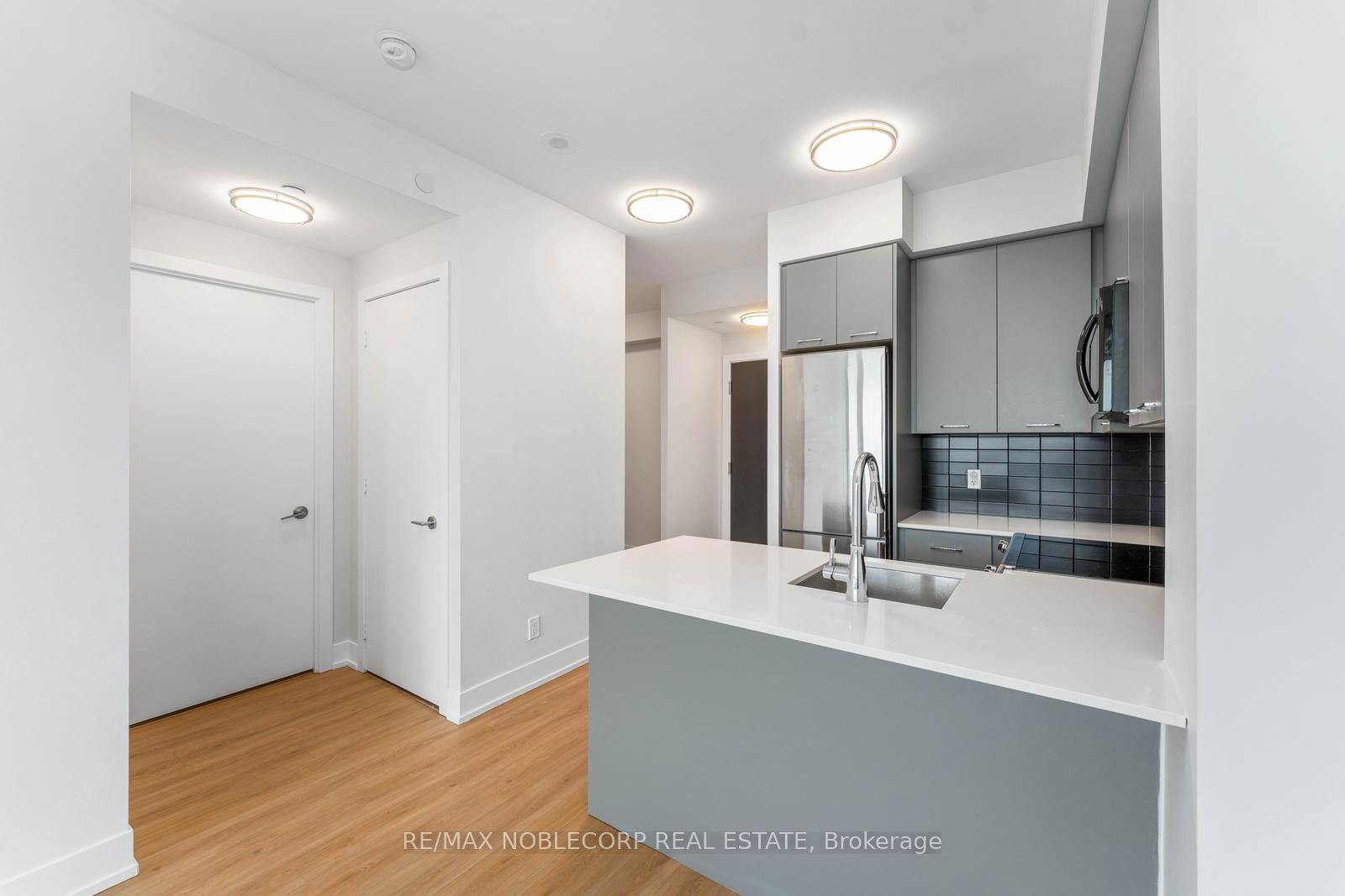 9471 Yonge St, unit 908 for sale - image #7