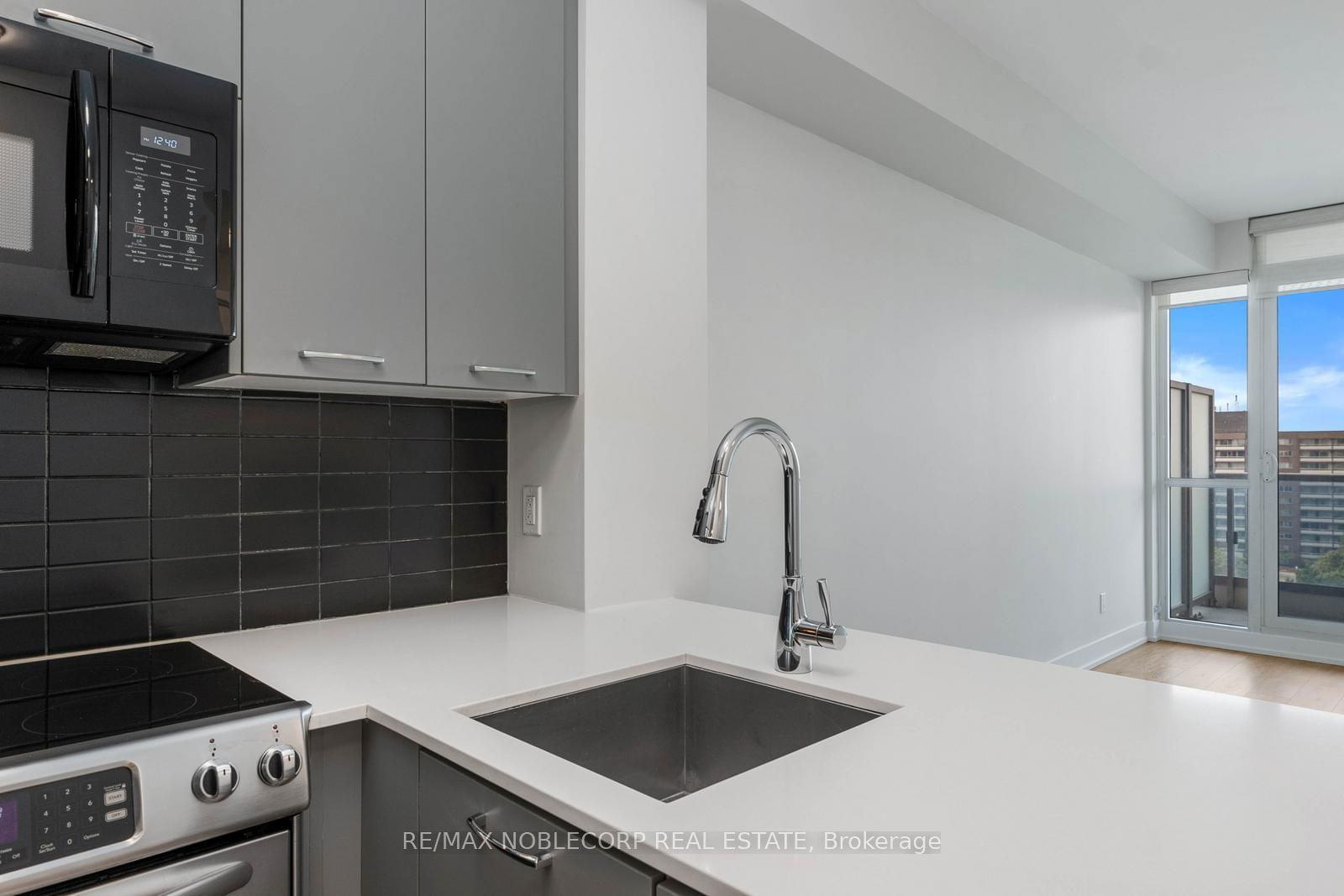 9471 Yonge St, unit 908 for sale - image #9