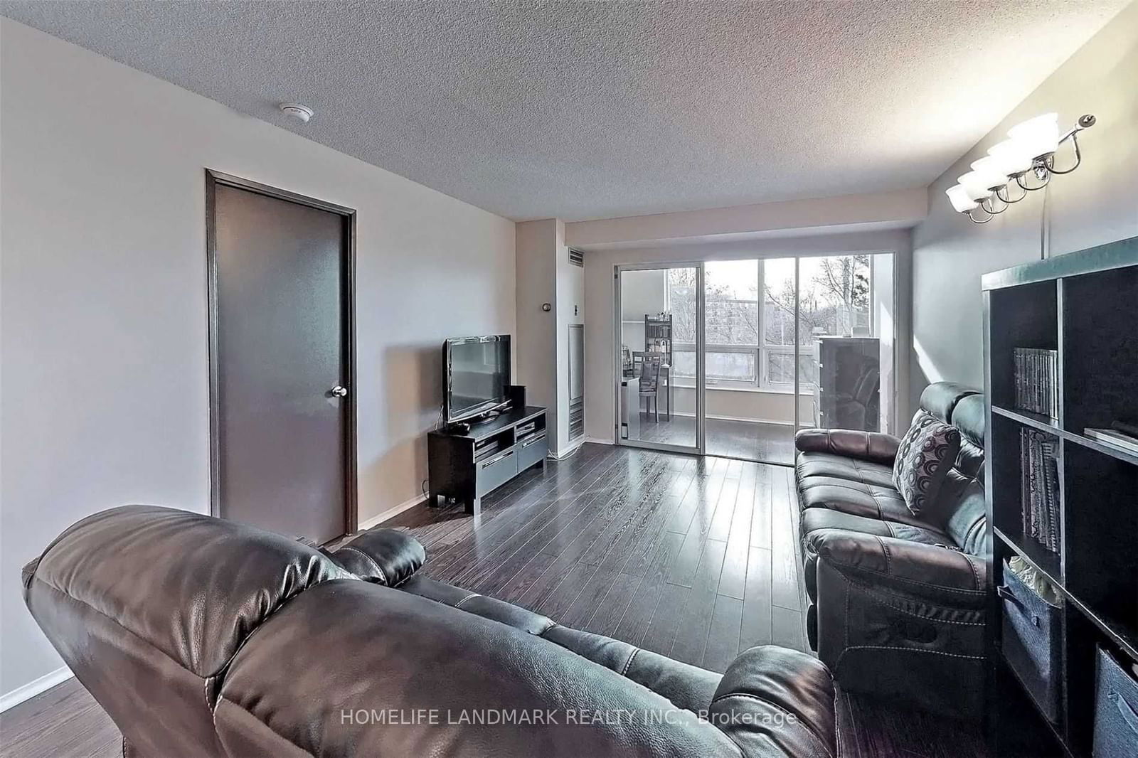 326 Major Mackenzie Dr E, unit 321 for sale - image #5