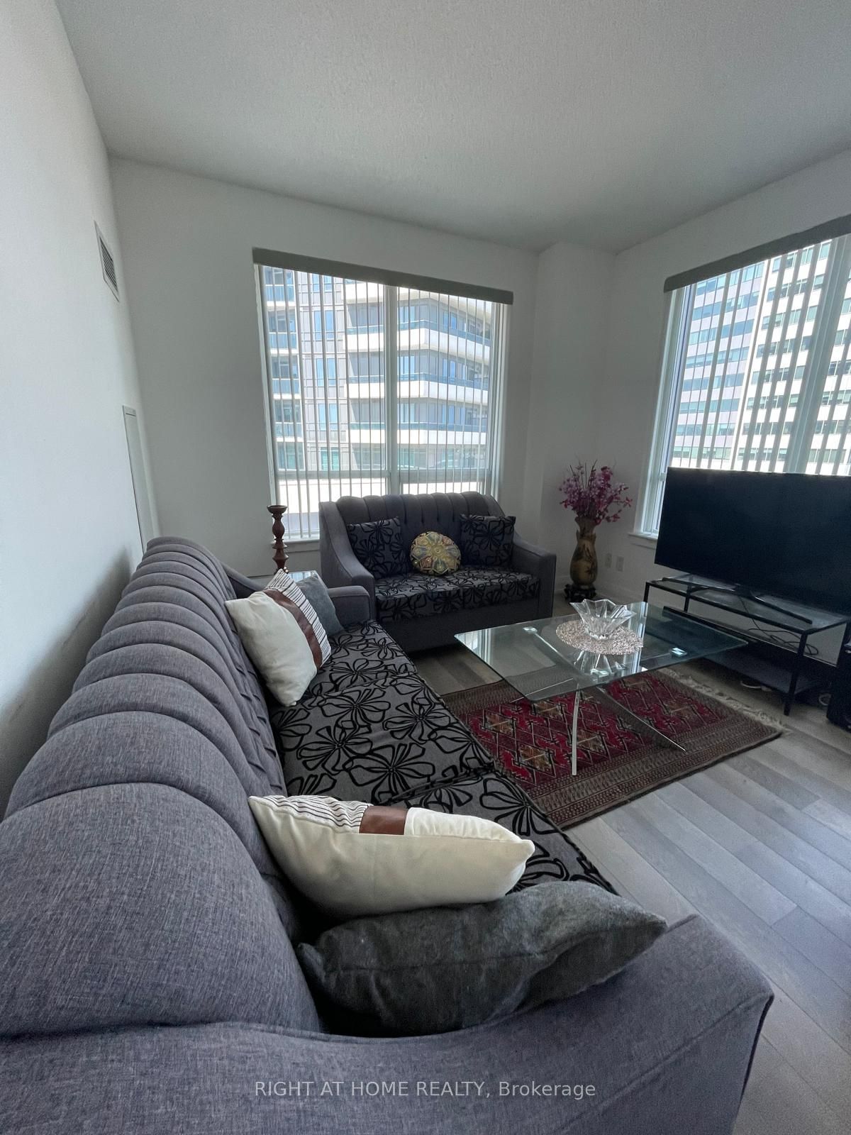 7165 Yonge St, unit 533 for sale