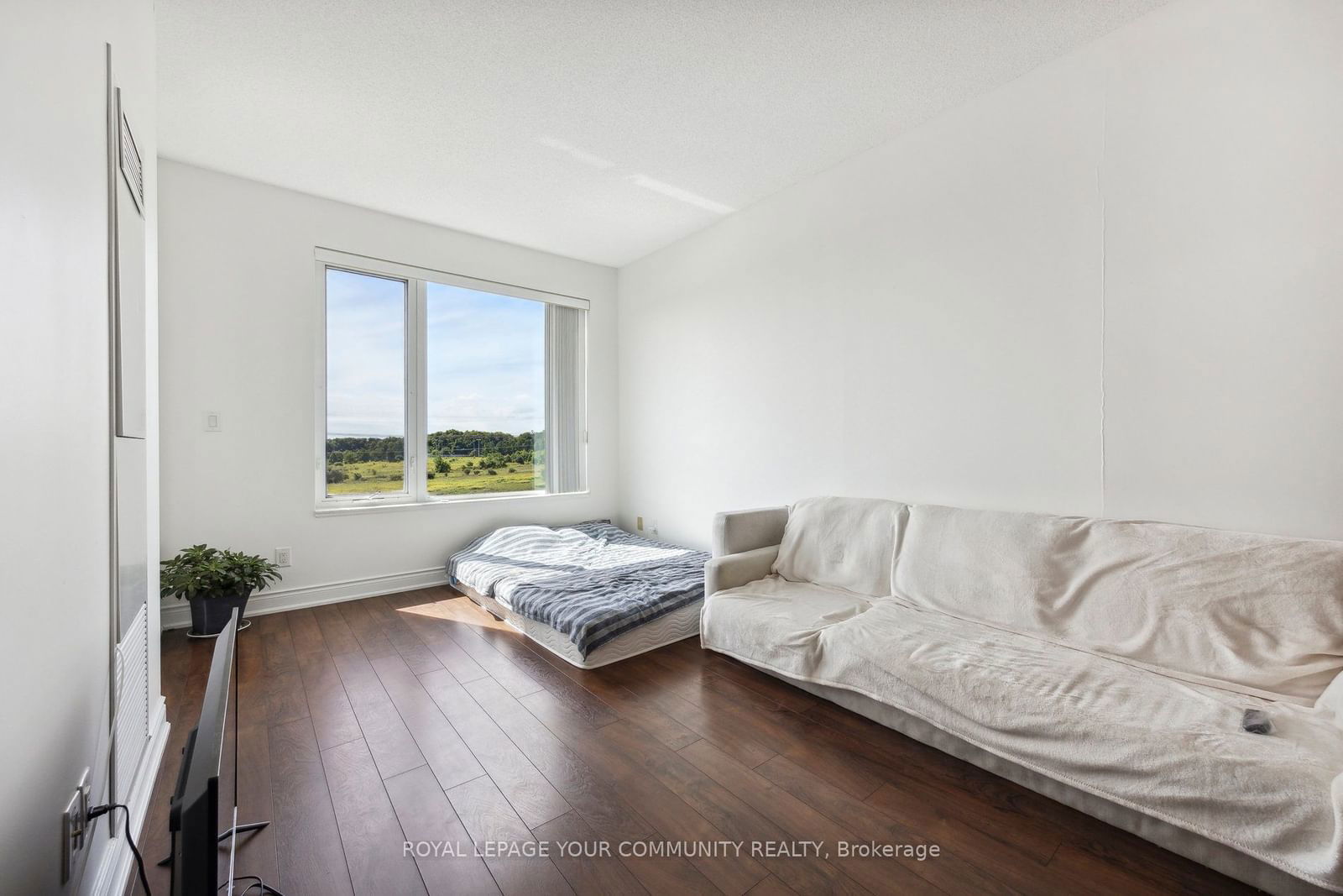 325 South Park Rd, unit 708 for sale - image #29