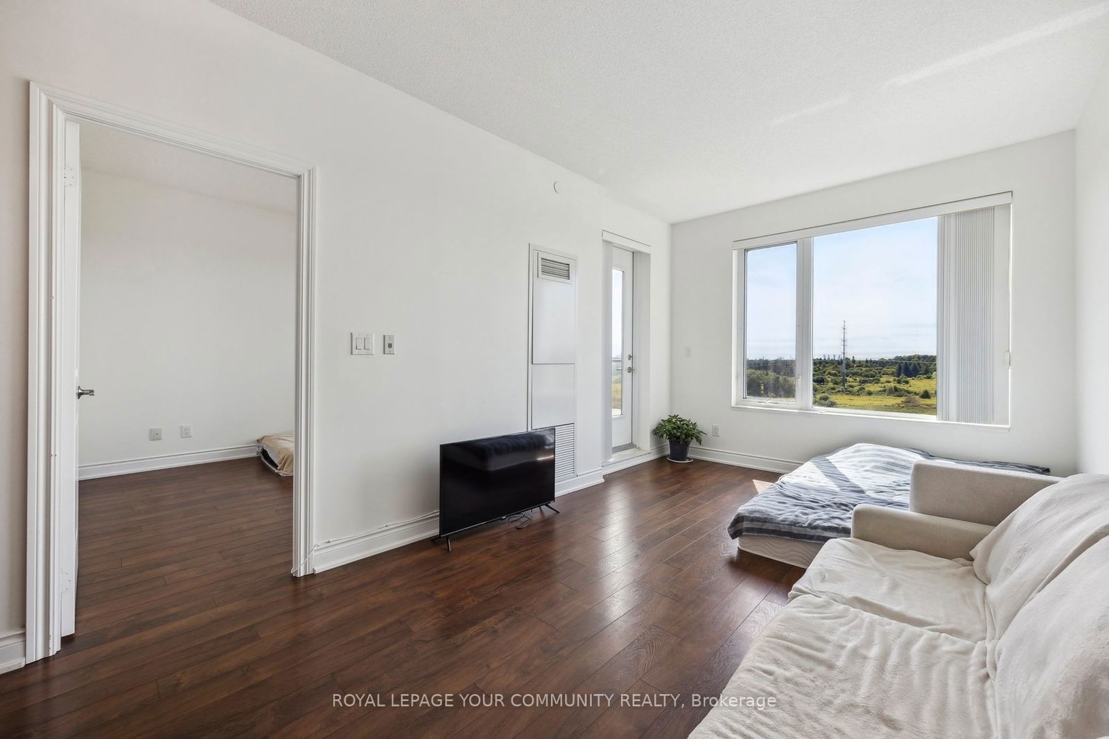 325 South Park Rd, unit 708 for sale - image #31