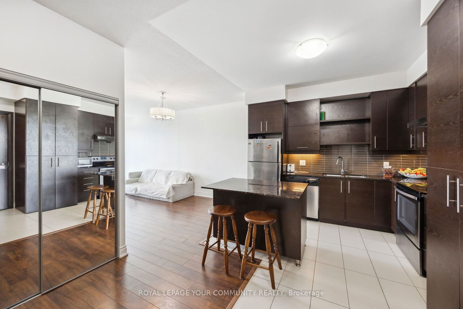 325 South Park Rd, unit 708 for sale - image #9