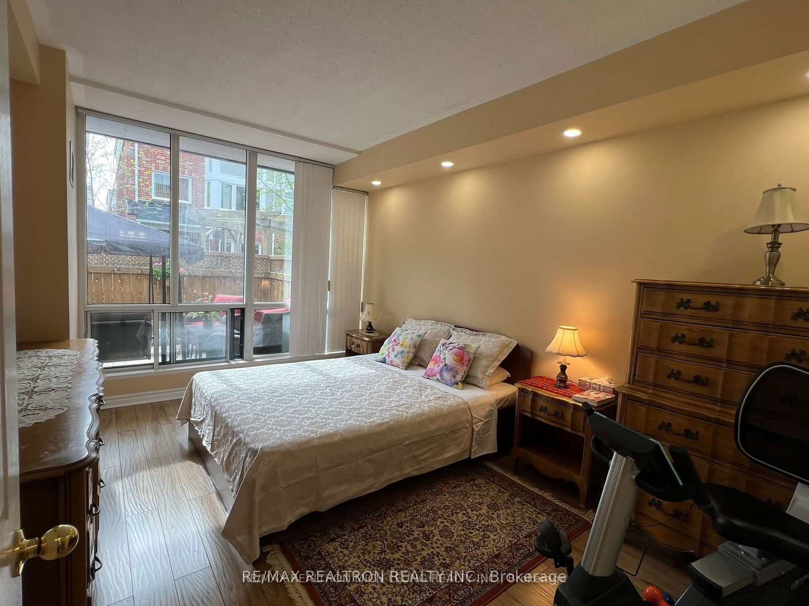 7378 Yonge St, unit 111 for sale