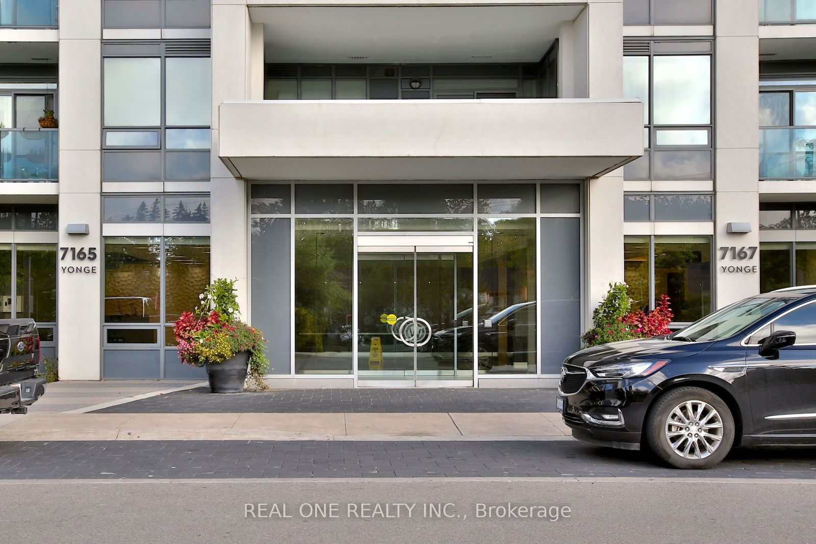 7167 Yonge St S, unit 819 for sale - image #2