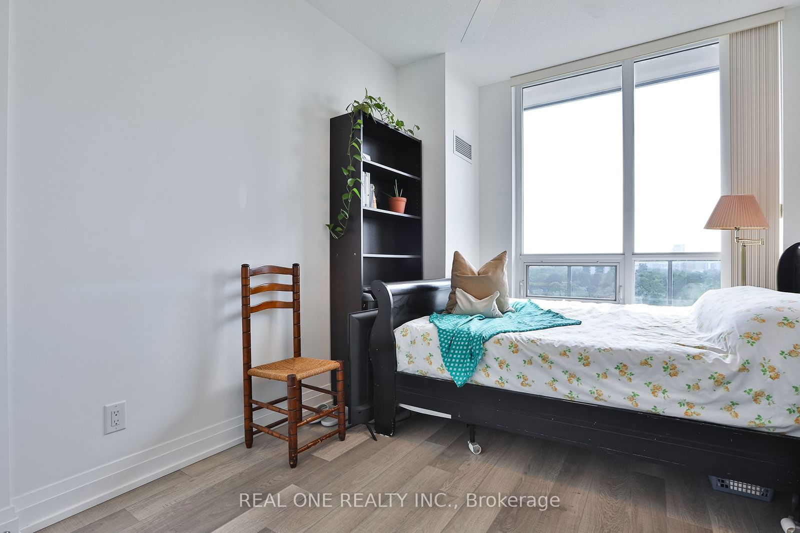 7167 Yonge St S, unit 819 for sale