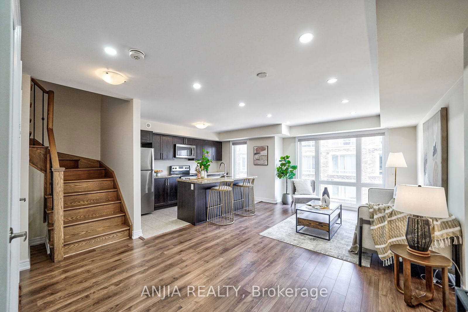 10 Dunsheath Way, unit 216 for sale - image #5