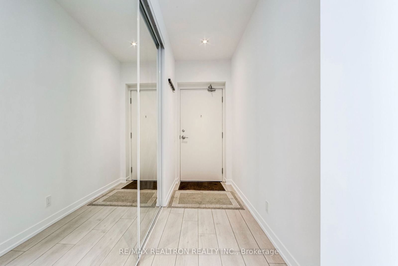 5 Buttermill Ave, unit 803 for sale - image #4