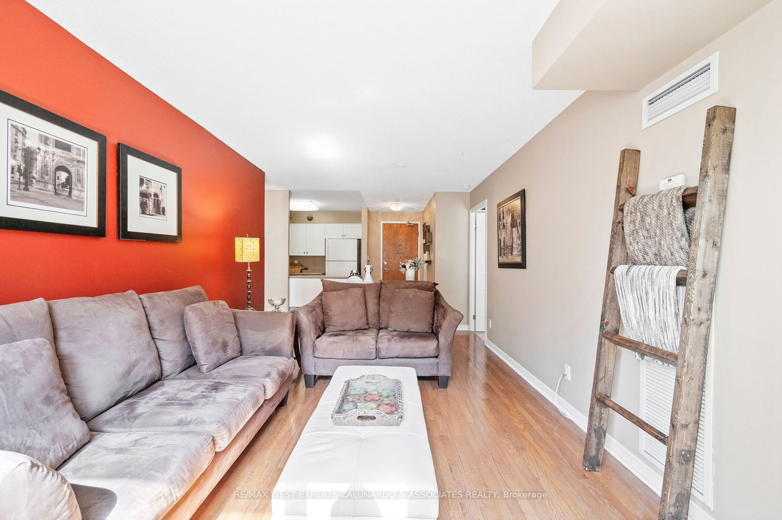 19 Northern Heights Dr, unit 208 for sale - image #12