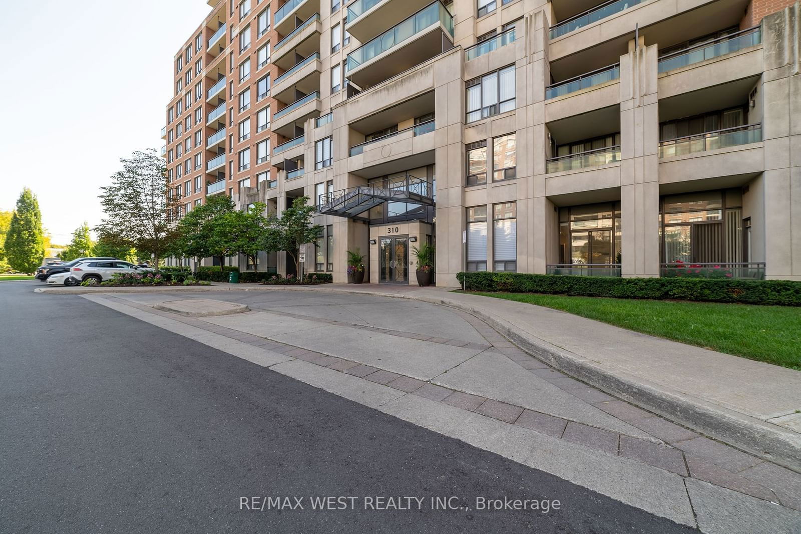 310 Red Maple Rd, unit 203 for sale - image #2