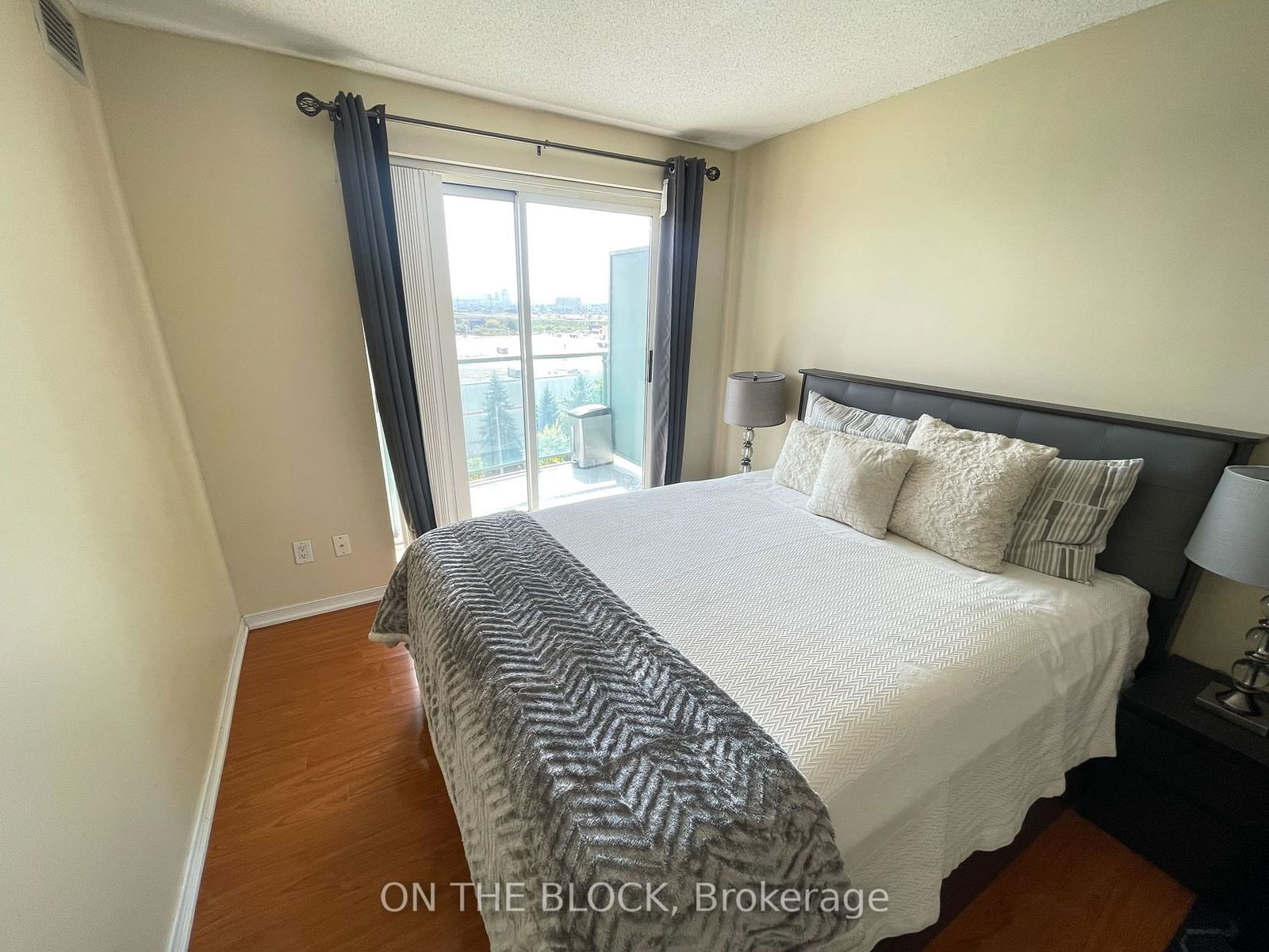 23 Oneida Cres, unit 706 for rent - image #26