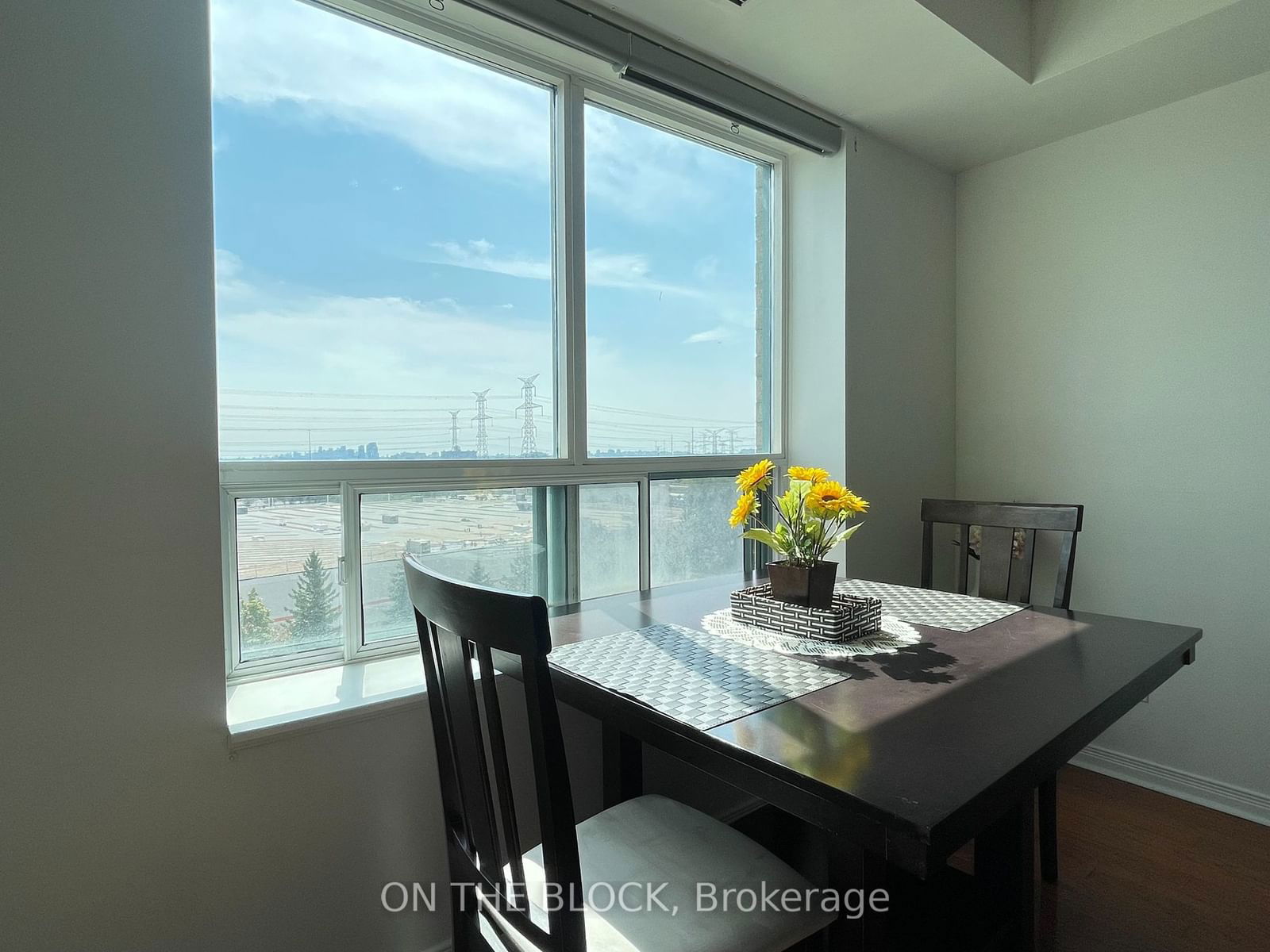 23 Oneida Cres, unit 706 for rent - image #6