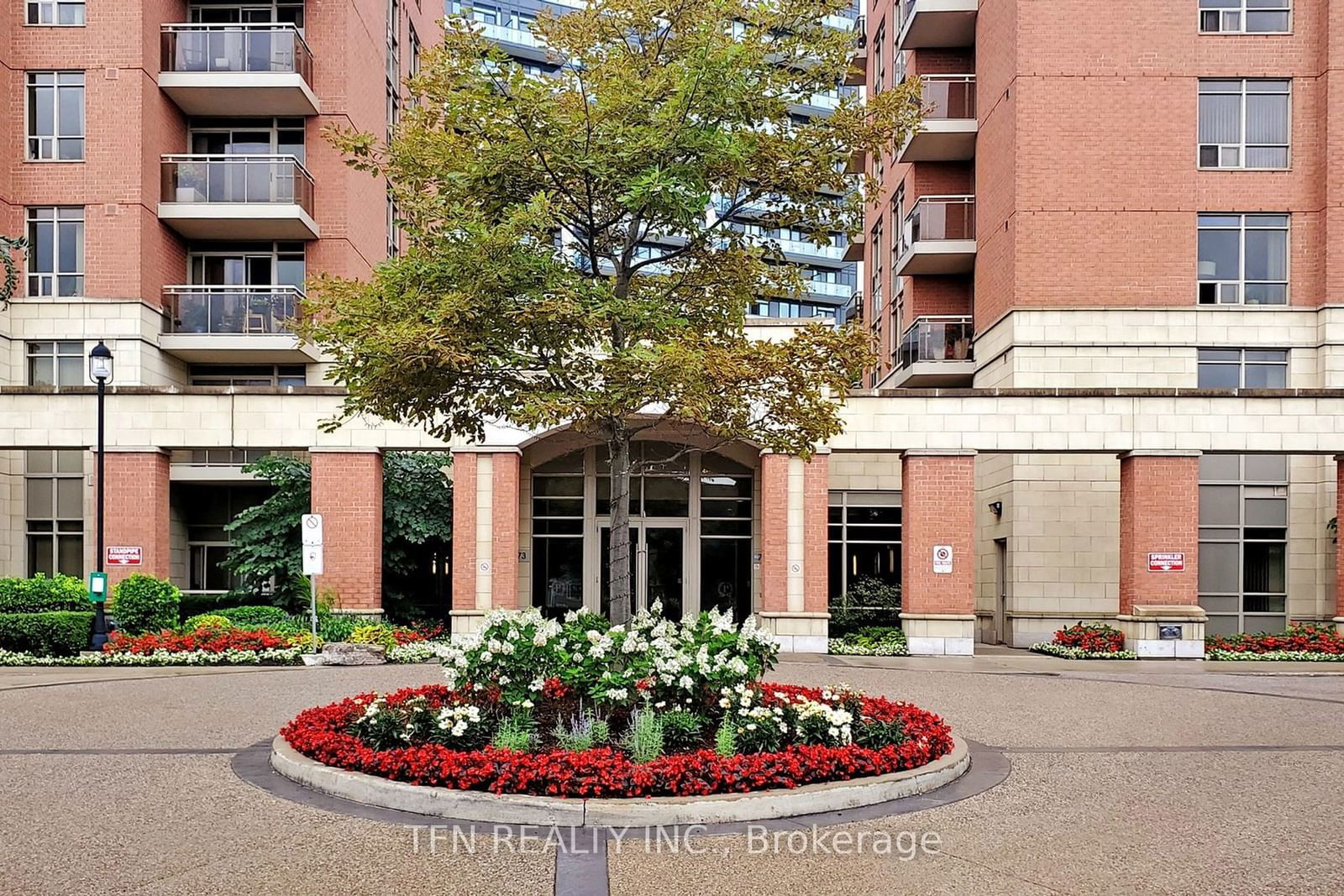 75 King William Cres, unit LPH13 for sale