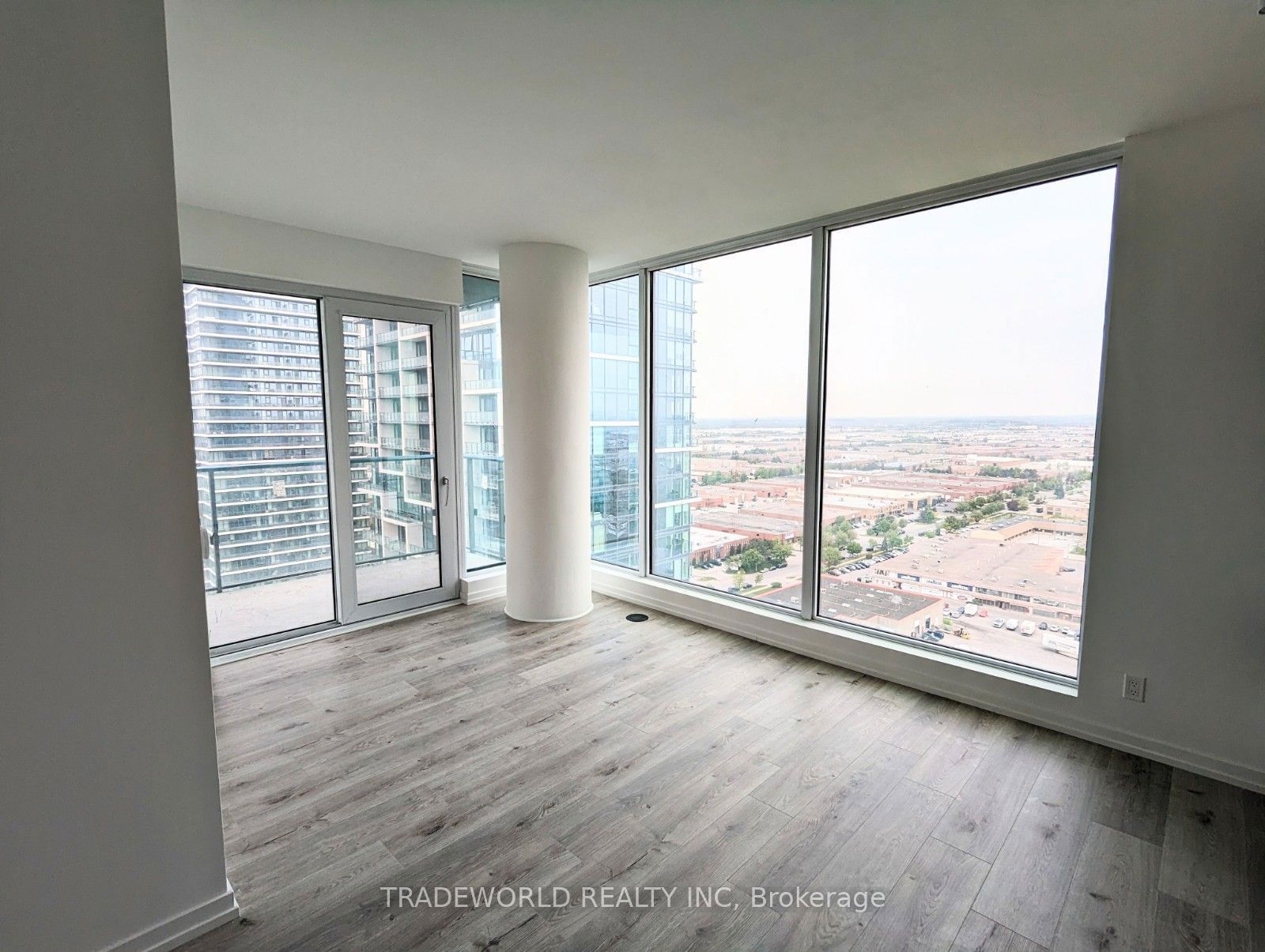 7890 Jane St, unit 2206 for rent - image #3