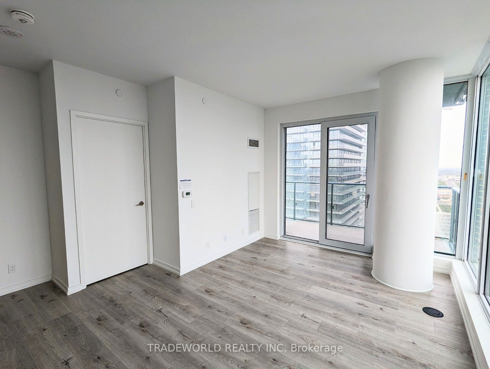 7890 Jane St, unit 2206 for rent - image #4