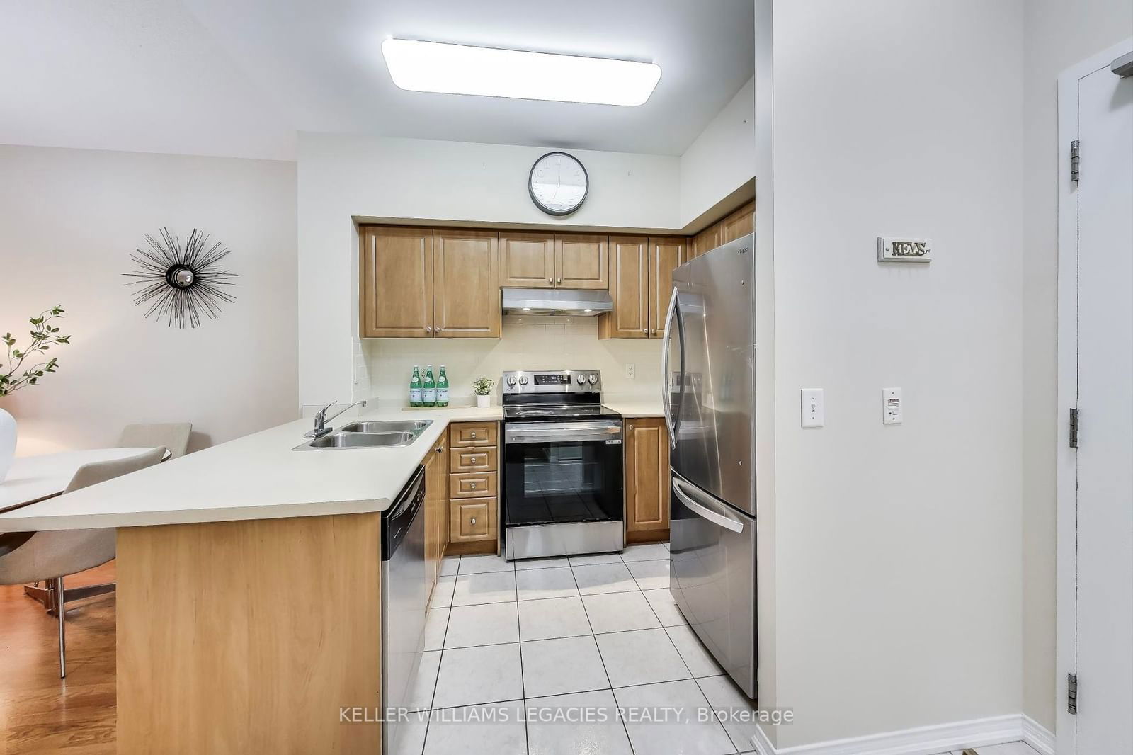 9973 Keele St, unit 101 for sale - image #4