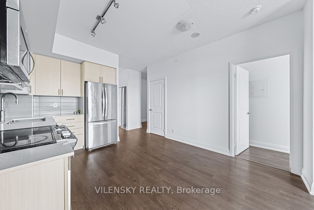 7890 Bathurst St, unit 412 for rent