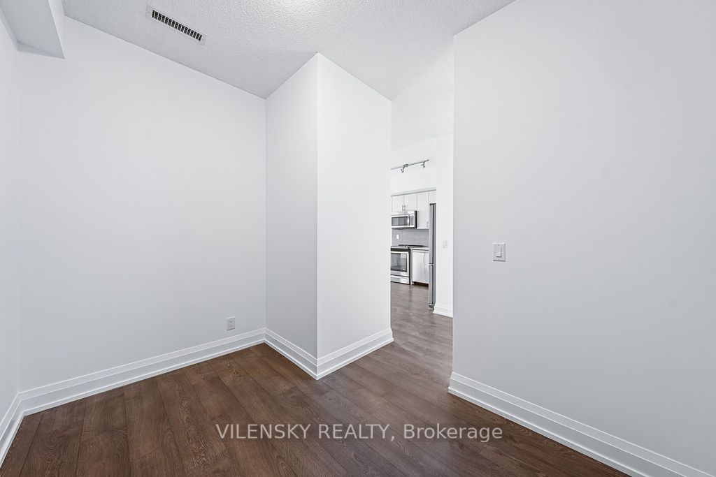 7890 Bathurst St, unit 412 for rent - image #5