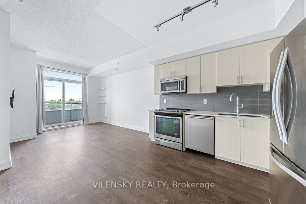 7890 Bathurst St, unit 412 for rent