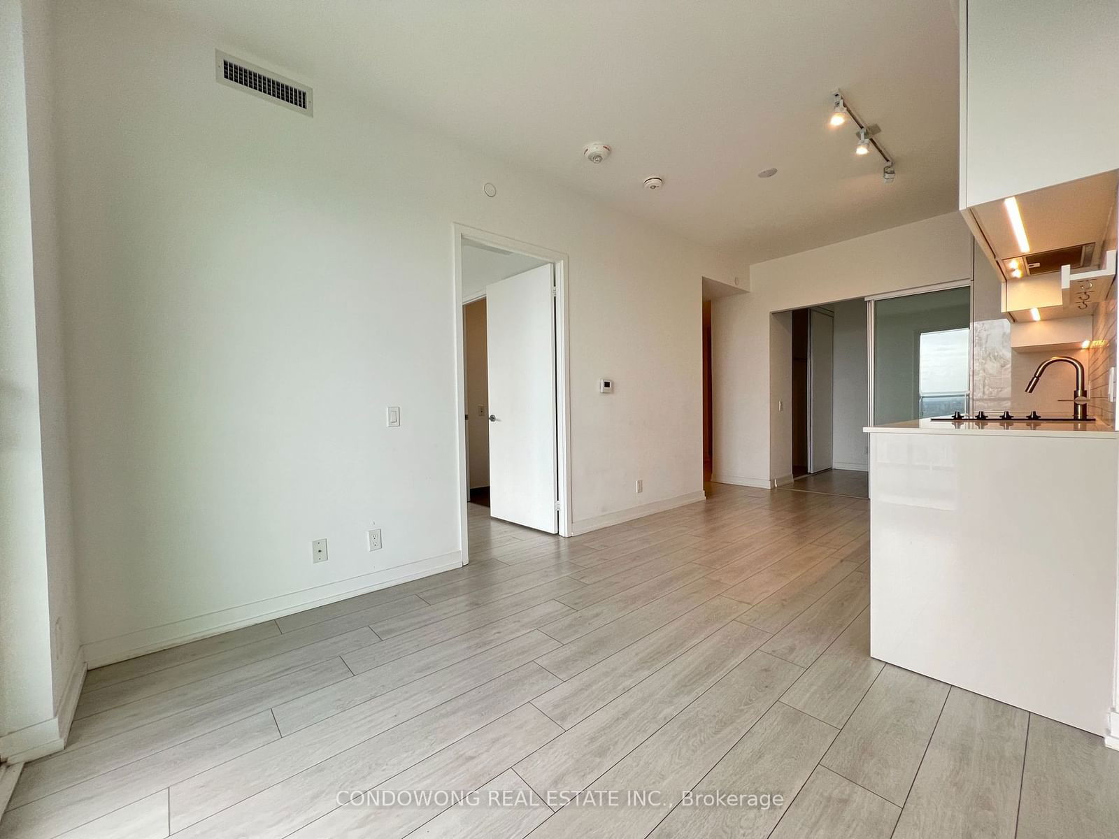 950 Portage Pkwy, unit 4107 for sale - image #6