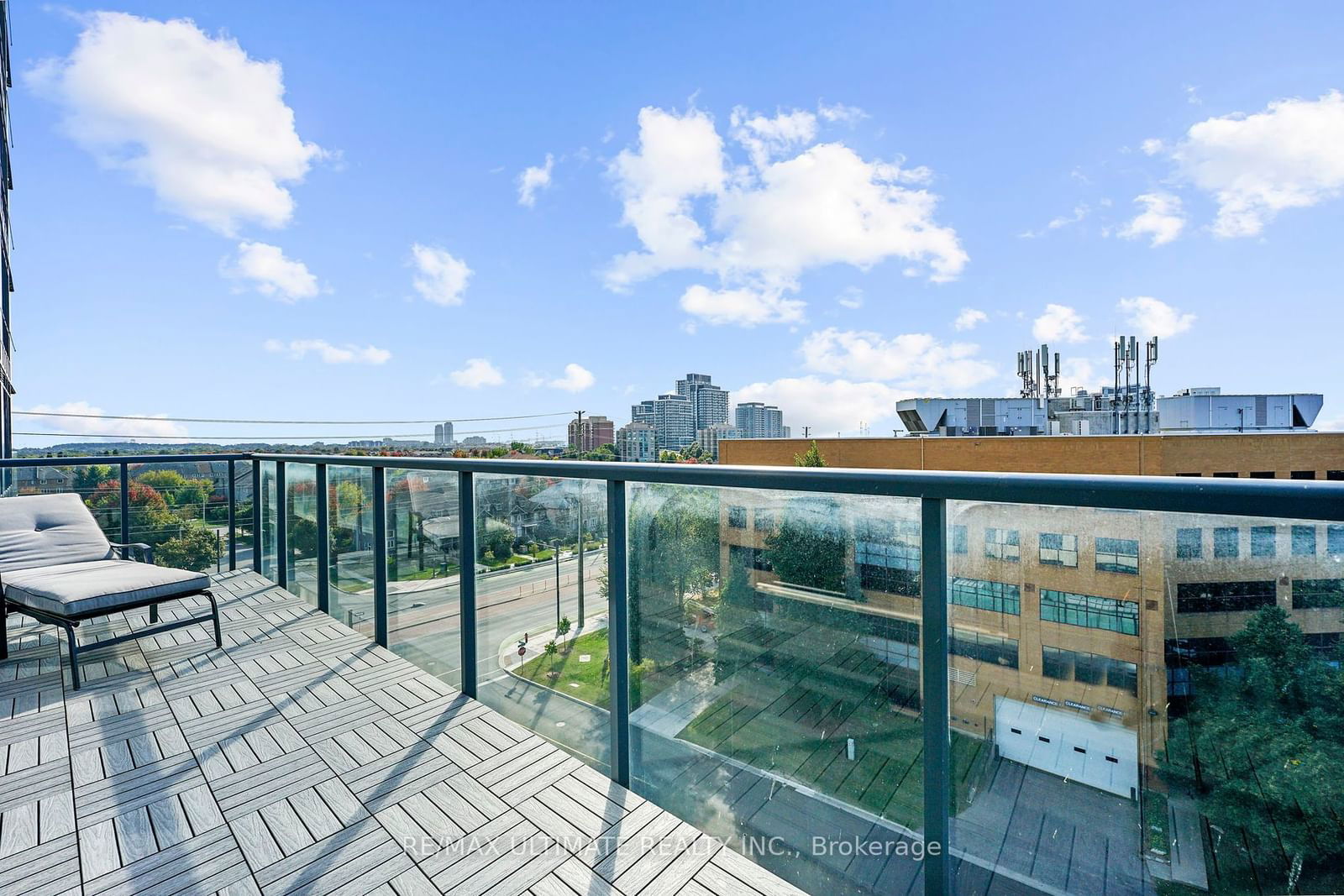 9088 Yonge St, unit 710A for sale