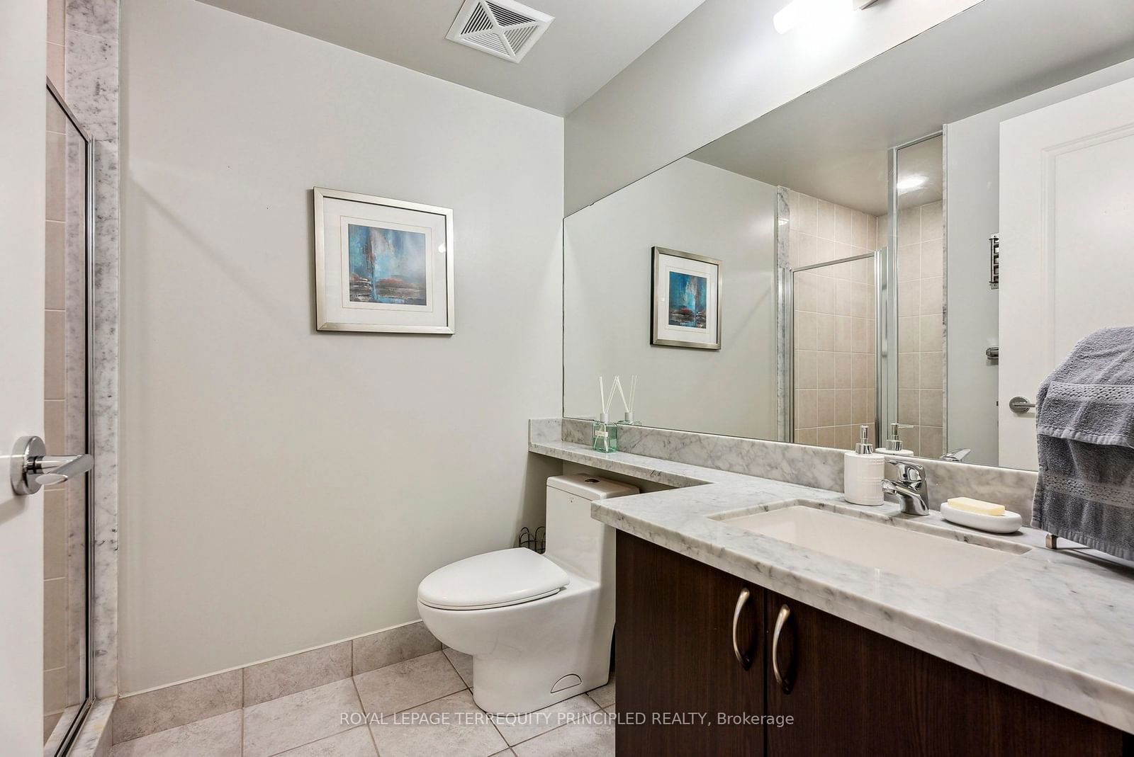 21 Upper Duke Cres, unit 202B for sale - image #18