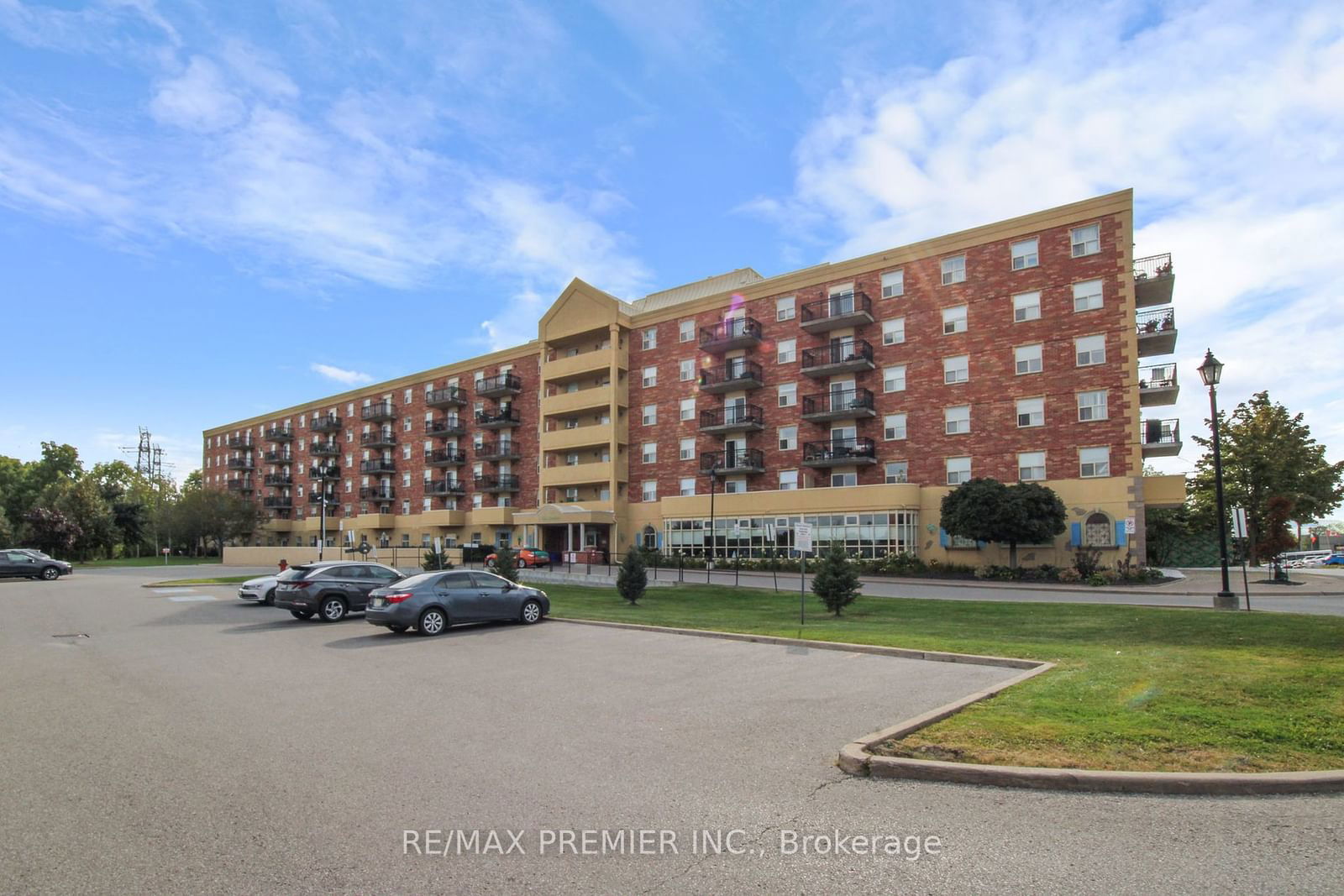 7373 Martin Grove Rd, unit 521 for sale - image #2