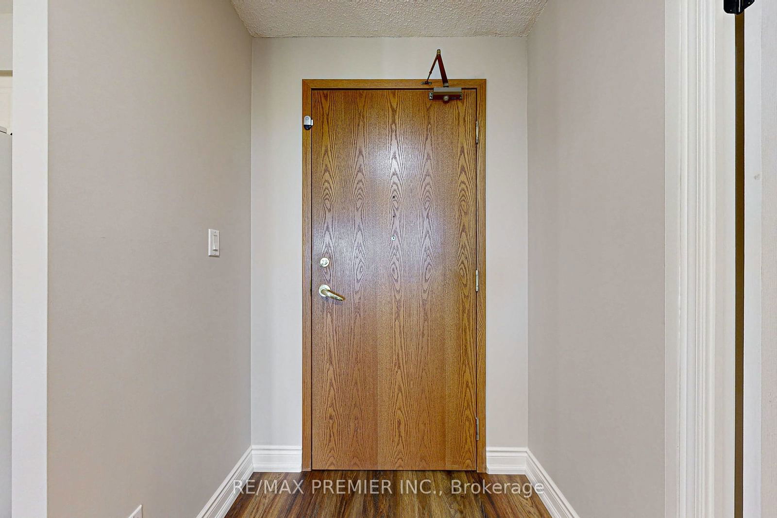 7373 Martin Grove Rd, unit 521 for sale - image #4