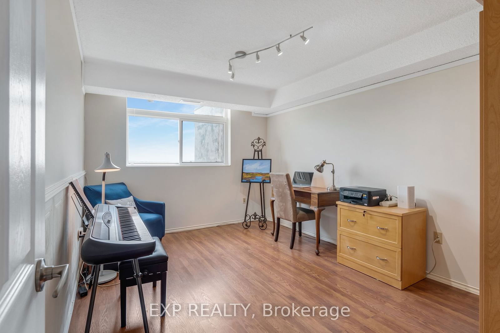 40 William Roe Blvd, unit 1007 for sale - image #26