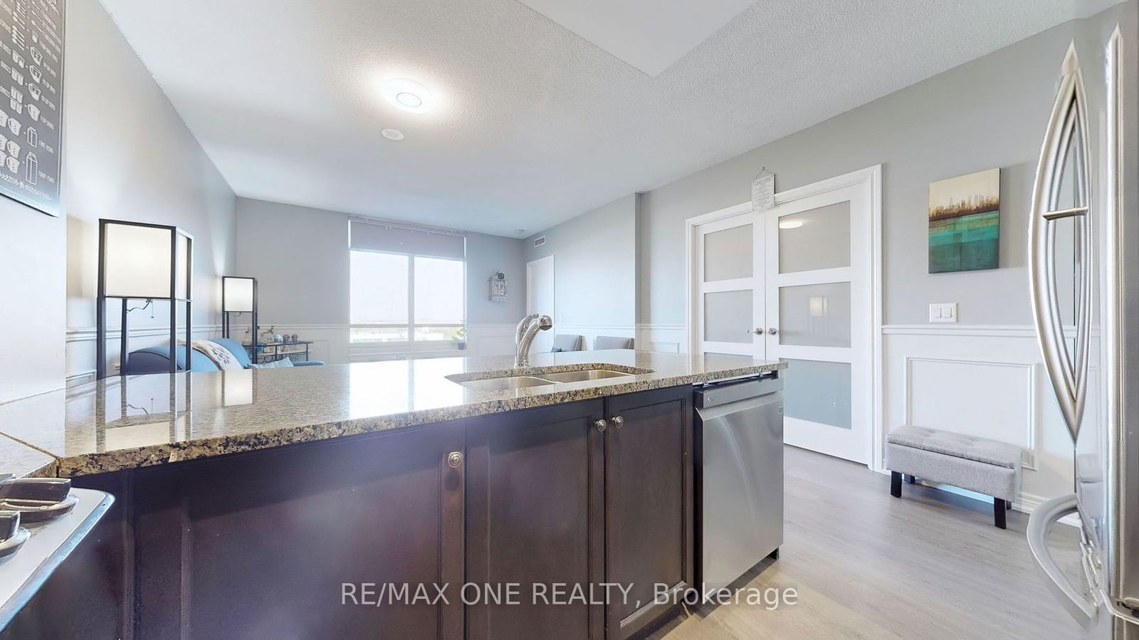 9245 JANE St, unit 915 for rent