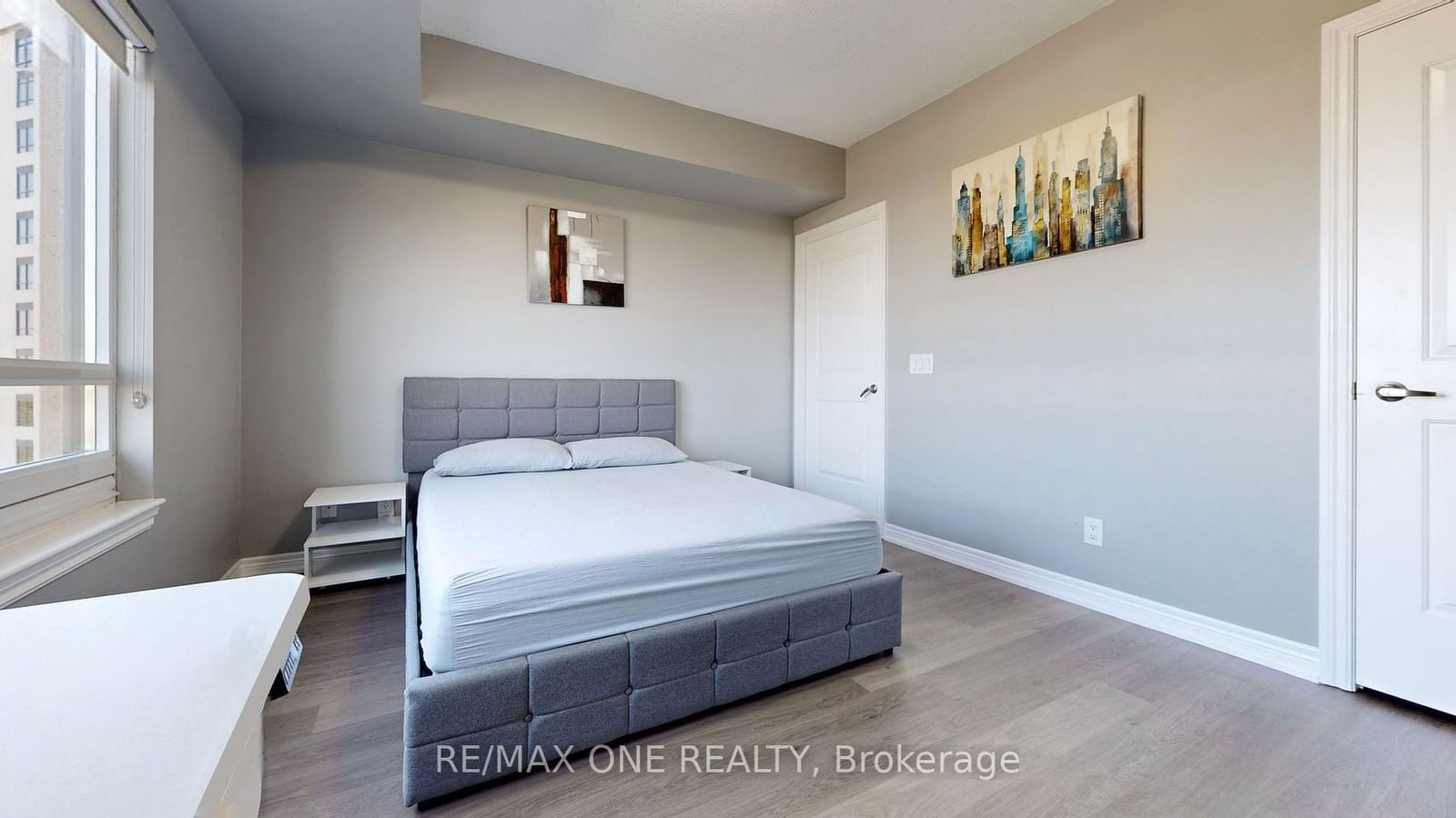 9245 JANE St, unit 915 for rent